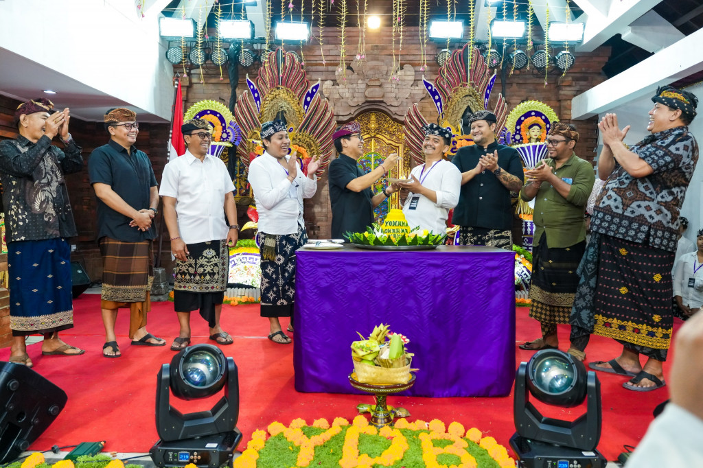 Sekda Kabupaten Badung hadiri HUT STT Dharma Bhakti Lingkungan Petingan